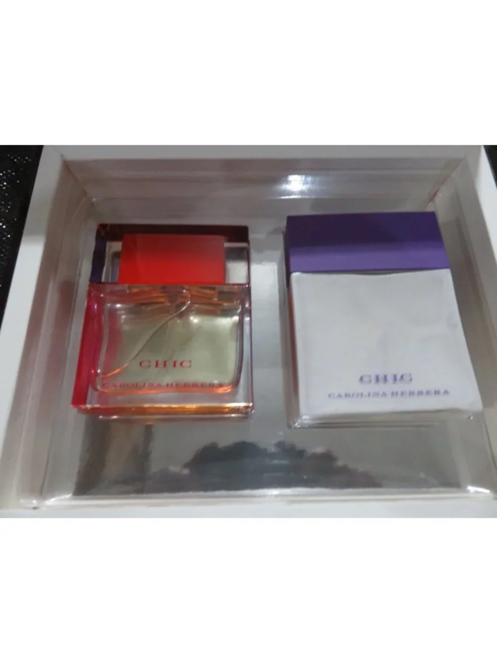 Carolina Herrera CHIC Gift Set EDP & Lotion FREESIA MUSK Rose Amber Mandarin